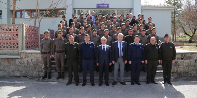 Vali Kamçı İl Jandarma Komutanlığını Ziyaret Etti