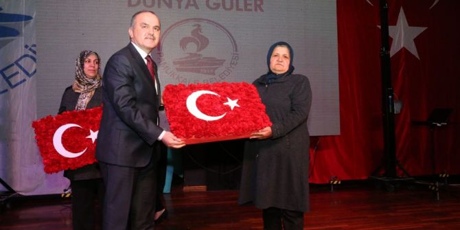 Pamukkale Belediyesi Kadınlar Gününde Şehit Annelerini Unutmadı