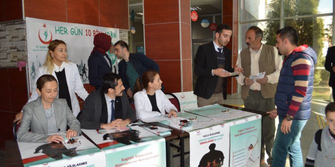 Dünya Böbrek Gününde Diyaliz Hastaları Ziyaret Edildi