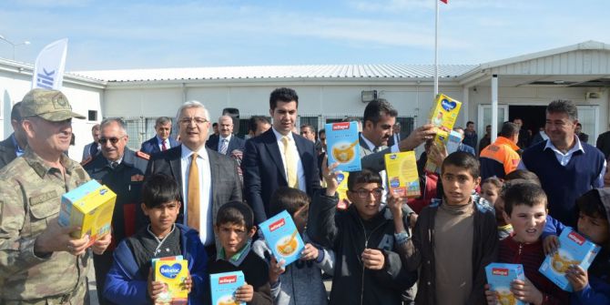 Esenlik Suriyeli Bebeklere 20 Bin Adet Bebek Maması Dağıttı