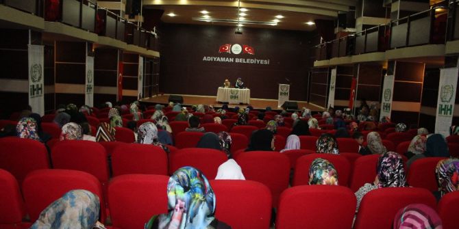 ‘Medeniyetin Son Kalesi Kadın’ Konferansı Verildi