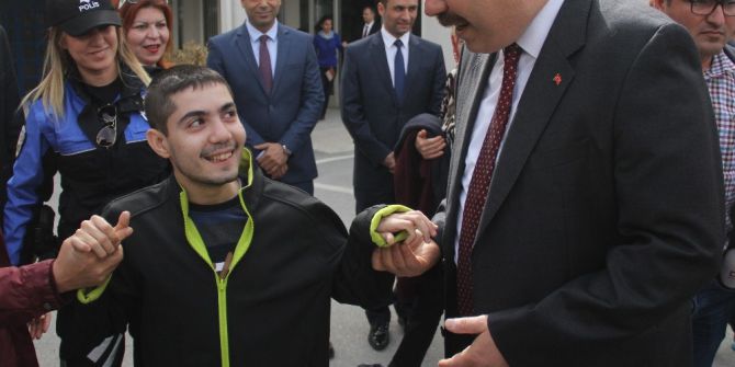 Engelli Çocuklardan Baş Müdüre Hayvanat Bahçesi Teşekkürü