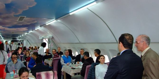 Burhaniyeli Tarımcılar Uçakta Uğurlama Yemeği Verdi