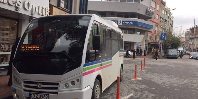 Burhaniye Cumhuriyet Meydanına Duba Montajı Yapıldı