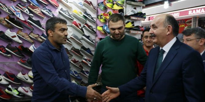 Bakan Müezzinoğlu Mısır Çarşısı Esnafını Ziyaret Etti