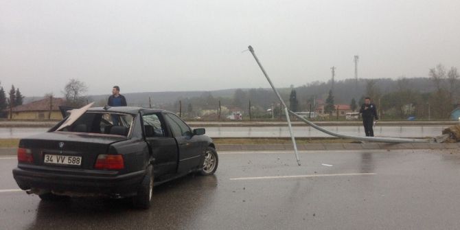Yağmur Kazayı Beraberinde Getirdi: 2 Yaralı