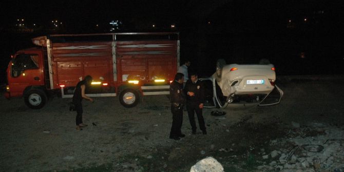 Trafik Uygulamasından Kaçan Otomobil Takla Attı