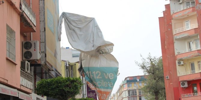 İskenderun’da Şiddetli Fırtına Hayatı Olumsuz Etkiliyor