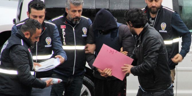 Önce Boğazını Kesmiş Sonra Kalbinden Bıçaklamış