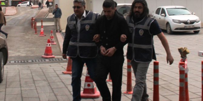 Atm’den Para Çekerken Bıçaklanıp Gasp Edildi