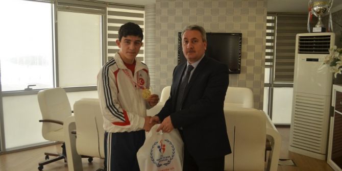 Şampiyon Korkmaz’dan, Gençlik Hizmetleri Ve Spor İl Müdürlüğü’ne Ziyaret