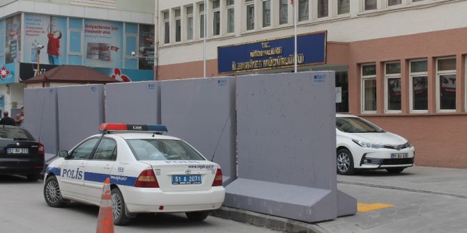 Emniyet Önüne Duvarlı Önlem