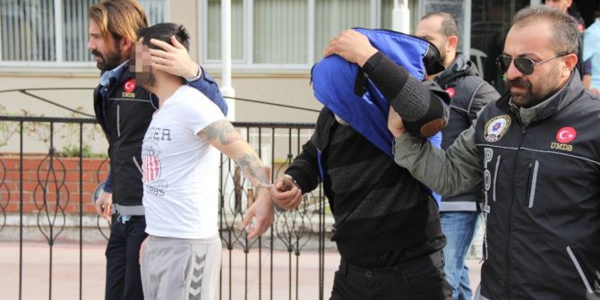 Ambar Kamyonu Ve Motosikletle Uyuşturucu Sevkiyatına 5 Gözaltı