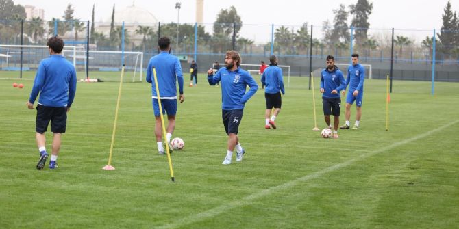 Adana Demirspor Çalışmalarını Sürdürüyor