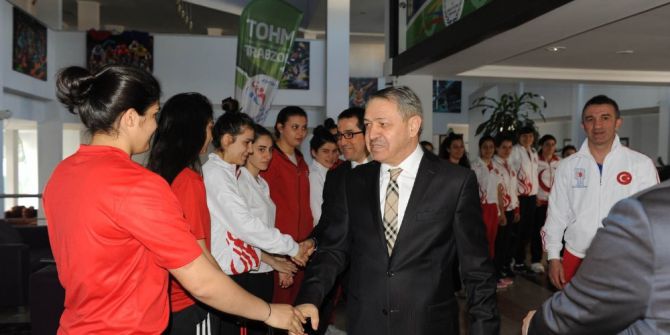 Bayan Boksörler Olimpiyat İçin Trabzon’da Yumruk Sallayacak