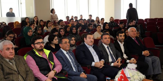 Başkan Kadıoğlu Üniversitelilere Darbeleri Anlattı