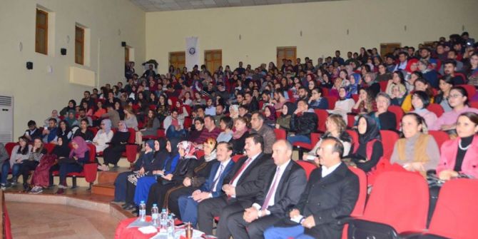 Üniversite Öğrencileri Tarafından “İstanbul Efendisi” Adlı Tiyatro Oyunu Sahnelendi