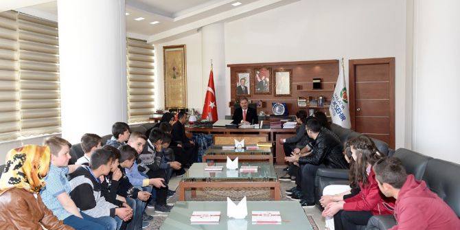 Darende Yenice Ortaokulu Öğrencilerinden Başkan Çakır’a Ziyaret