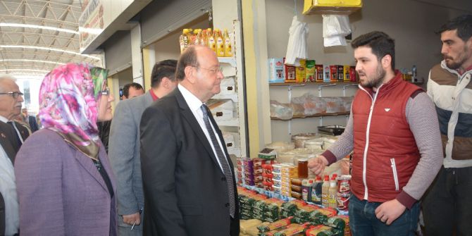 Başkan Özakcan, Fatih Kapalı Pazar Yeri Esnafını Ziyaret Etti