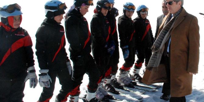 Vali Çınar’dan Kayakçılara Ziyaret