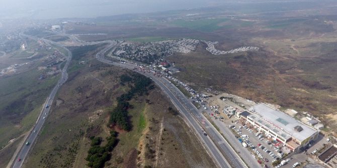 Düşen Helikopterin Enkazı Havadan Görüntülendi