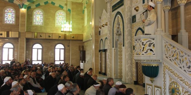 Diyanet İşleri Başkanı Görmez, Açılışını Yaptığı Camide Namaz Kıldırdı