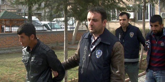 Aranan 2 Şahıs, Pusuya Yatan Polislerin Kovalamacası İle Yakalandı