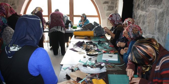 Uçhisar Kadın Kültür Ve Eğitim Merkezi’nde, Deri Ve Aksesuar Kursu Açıldı