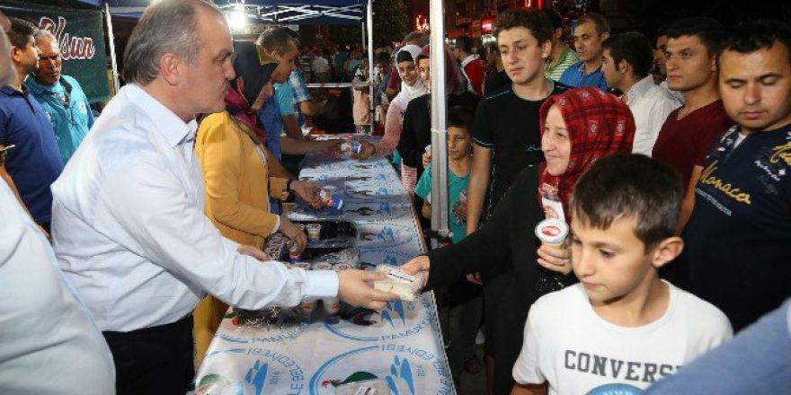Pamukkale Belediyesi’nden Demokrasi Nöbeti Tutan Vatandaşlara İkram