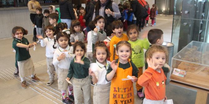 Bergamalı Minikler Kukla Gösterileri İle Eğlendi