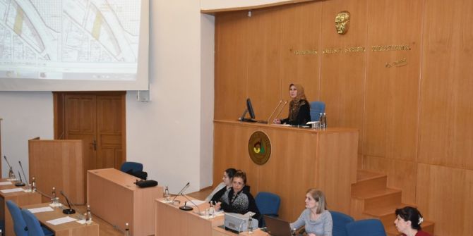 Belediye Meclisini Bayan Vekil Yönetti