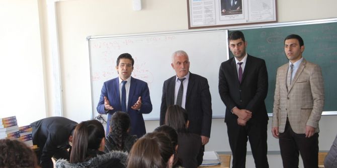 Kaymakam Öztürk’ten Öğrencilere Kitap