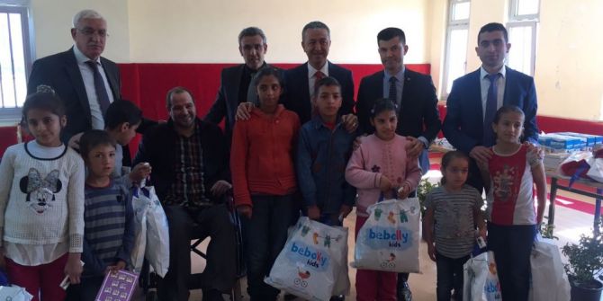 Engelliler Saksıda Fidan Dikti