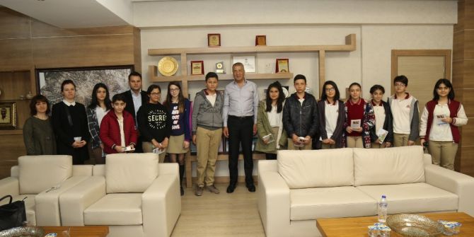 Ortaokul Öğrencileri Park Temizliğine Talip Oldu