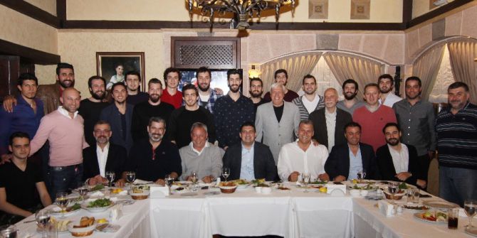 Antalyaspor Basketbol Takımı Teşekkür Yemeğinde Buluştu