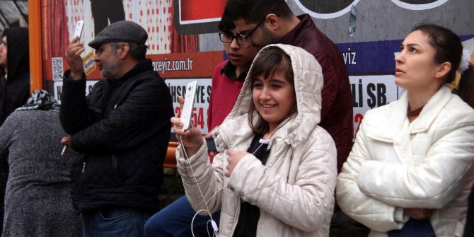 Film Çeker Gibi İntihar Girişimini Çektiler