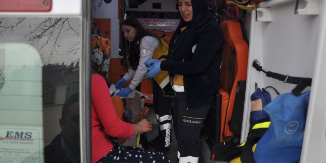 Üzerine Kapı Devrilen Öğrenci Yaralandı