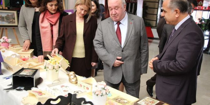 Kadın Konuk Evi Sakinlerinin El Emekleri Sergilendi