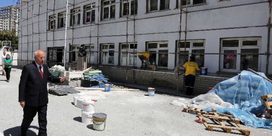 Yenimahalle’de Okullar İçin Kollar Sıvandı