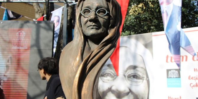 Beşiktaş’ta Bir Parka Zübeyde Hanım Heykeli Dikildi