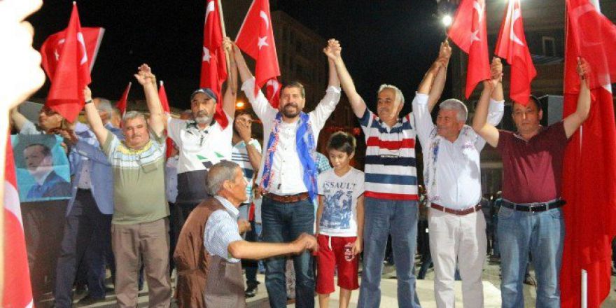 Demokrasi Nöbetine Siyasi Partiler Beraber Katıldı