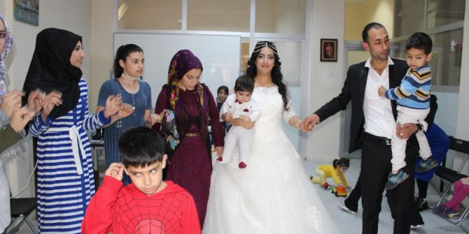 25 Kadın 1 Düğün