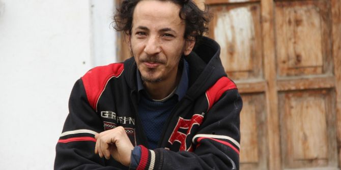 Virane Evde Onurlu Duruşunu Hiç Bozmadı