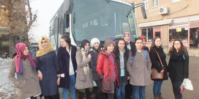 Malazgirt Belediyesinden Ygs’ye Gireceklere Araç Desteği