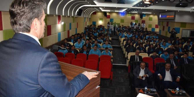 Başkan Şenocak Mesleki Eğitimin Önemine Değindi