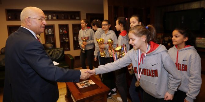 Yenimahalle’nin Kupa Kızları