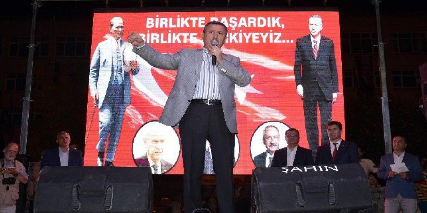Burdur’da Binlerce Vatandaş Ellerinde Türk Bayrakları İle Demokrasi Yürüyüşüne Katıldı