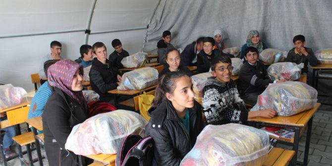 Lise Öğrencilerinden Depremzede Öğrencilerine Destek