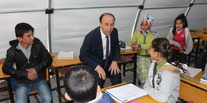 Vali Erin, Çadırda Öğretmenlik Yaptı