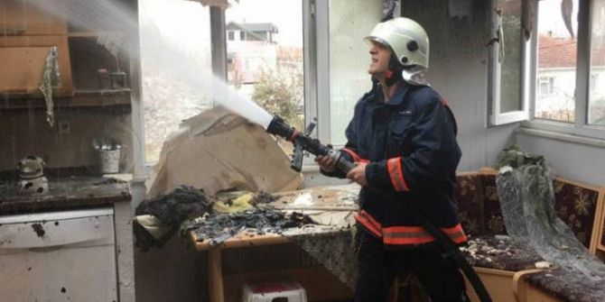 Aspiratörden Çıkan Yangın Evi Kül Etti